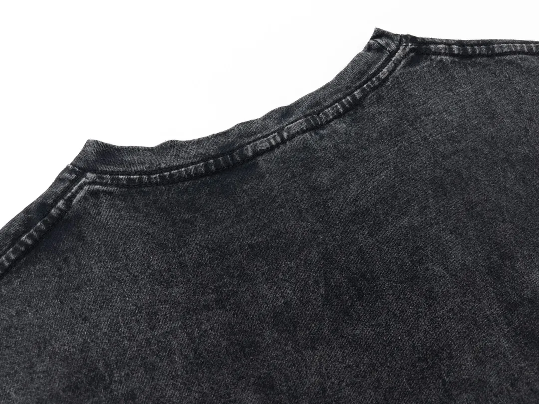 W657#P110💰 [Stone lsland/Stone Island summer new distressed washed short-sleeved T-shirt] ⚠️[Original creation with high control of details] - Made of 230 grams of combed cotton with 32-count double yarn, soft and comfortable to the touch, sweat-absorbent and breathable. - Simple, basic and versatile style, original quality, first choice for couples. - Made in a large factory, four needles and five threads on the shoulder, neat alignment, high quality workmanship. - Same style for men and women, very versatile One piece by hand, the details are clearly visible. Color: Black Purple Black Green Size: M L